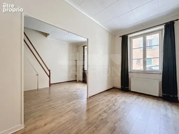 T3 83M² - Pentes de la Croix Rousse - Proximité Parc Tête d'Or - Bien avec travaux
