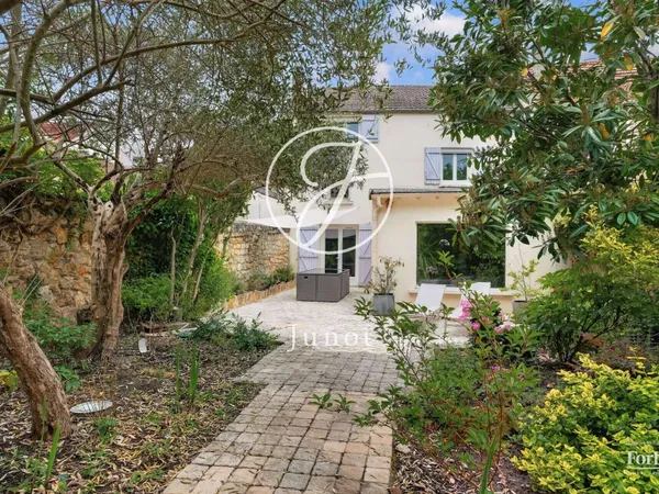 Maison 9 pièces 209 m²