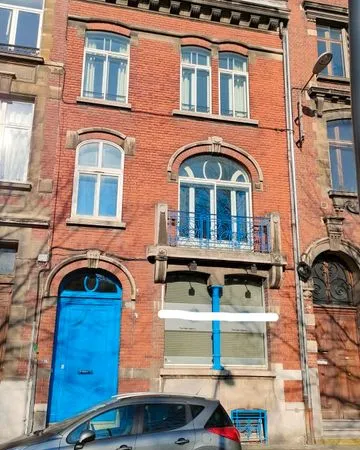 Petit local de rangement/stockage/bureau avec espace de préparation/atelier léger