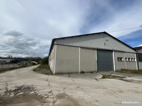 Plateau à aménager 966 m²