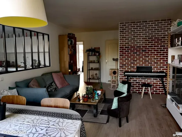 APPARTEMENT 2 PIÈCES DE 56 m² AVEC BALCONS, PARKING ET CAVE - VÉLIZY