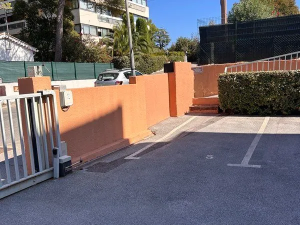 Place de parking à louer- saint-raphaël - résidence sécurisée