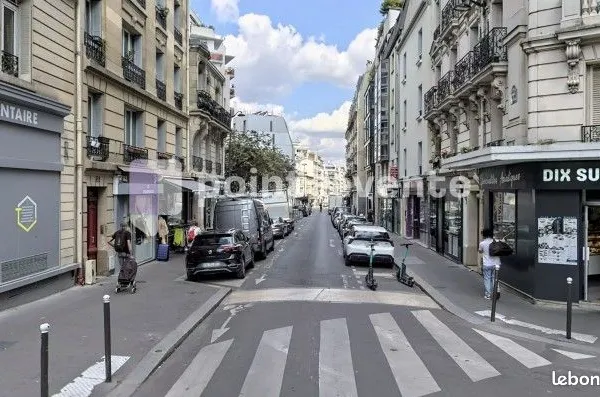 Local commercial 369 m²