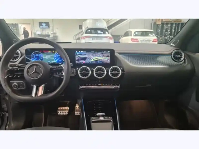 Mercedes Eqa 250+ amg line — photo 13