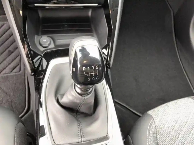 Peugeot 208 puretech 100 s&amp;s bvm6 — photo 14