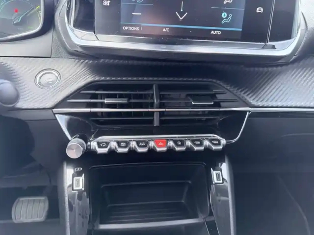 Peugeot 2008 electrique 136 ch — photo 22