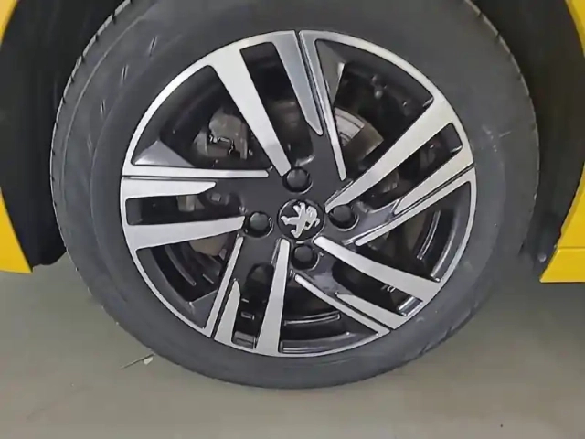 Peugeot 208 puretech 100 s&amp;s bvm6 — photo 76