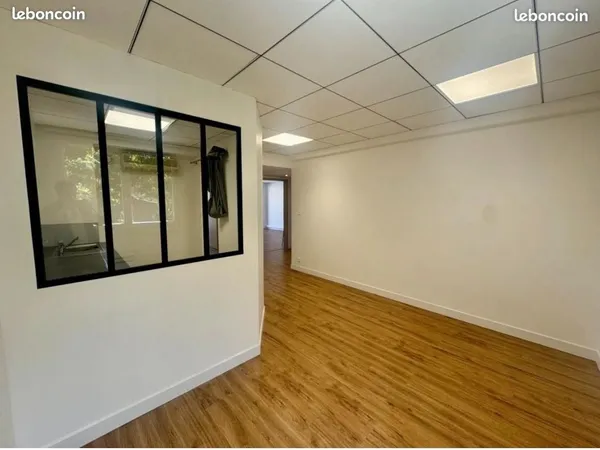 Bureau 88,32 m2 - 3 pièces Muret Centre