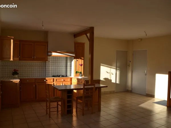 Loue à Mauléon 79700 bel appartement T3
