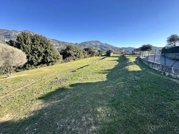Terrain 720 m²