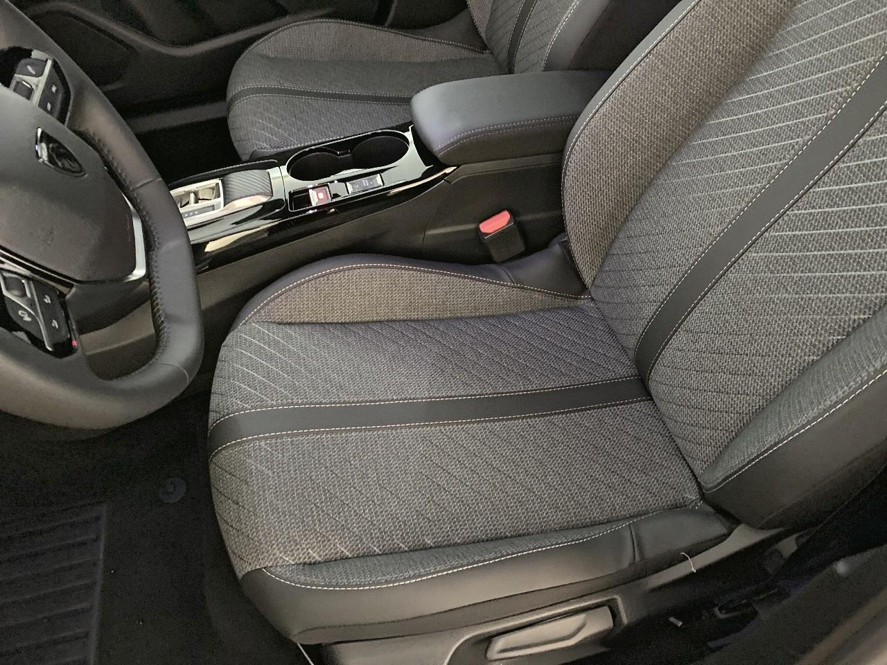 Peugeot 2008 hybrid 145 ch e-dcs6 allure — photo 9