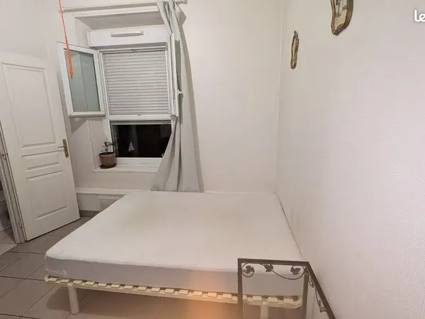 Chambre meublée de 12m2 avec douche et WC Courcelles sur Seine centre ville