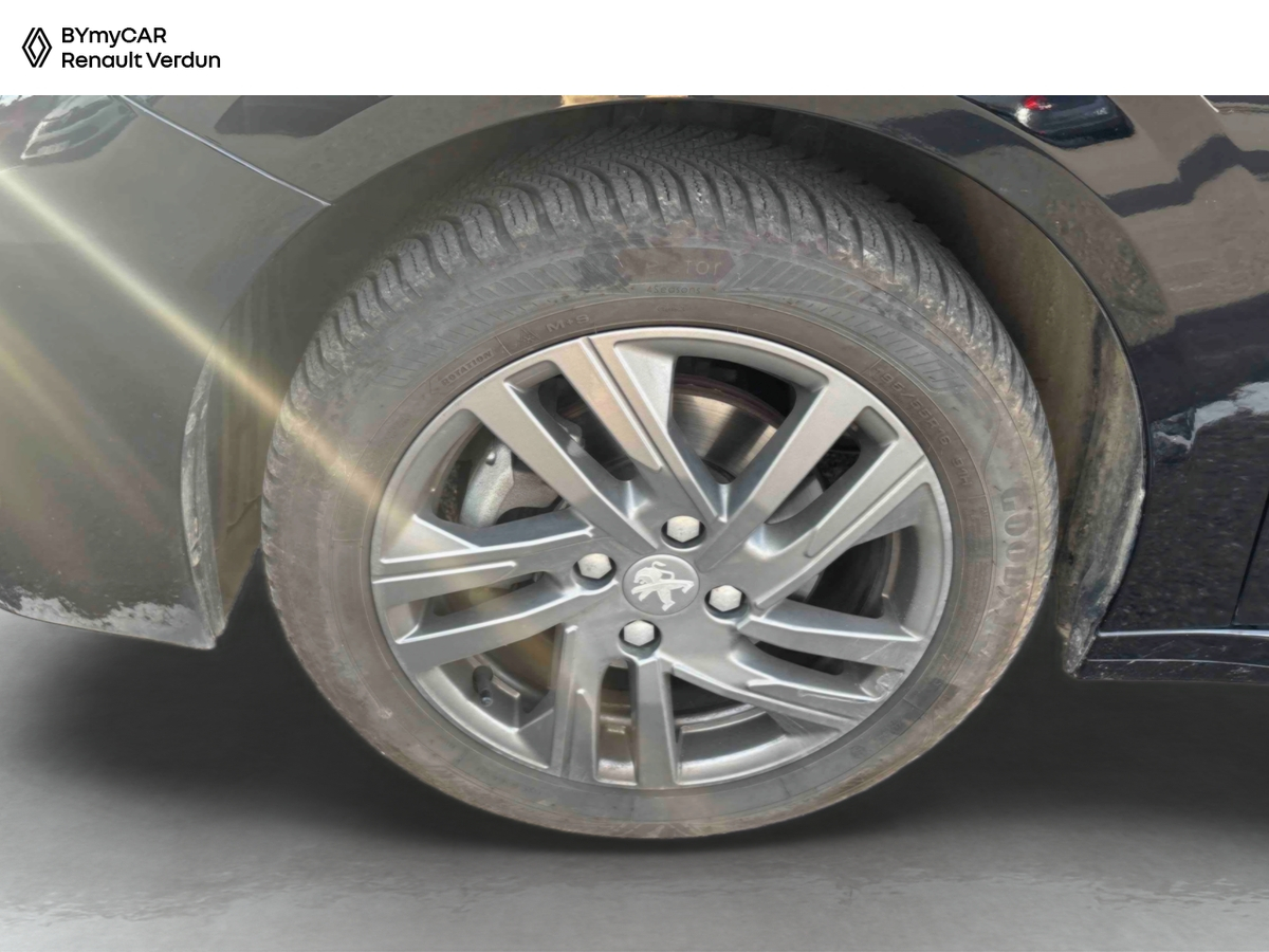 Peugeot 208 PureTech 100 S&amp;S EAT8 — photo 14