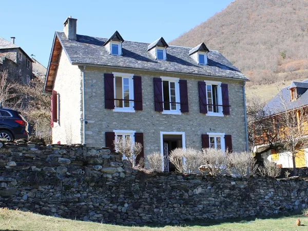 Maison de caractère avec jardin et vue sur les montagnes - Ancizan 65440