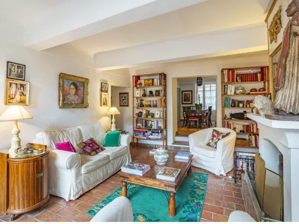 Vends maison 202m² Grimaud : Maison de village avec terrasse