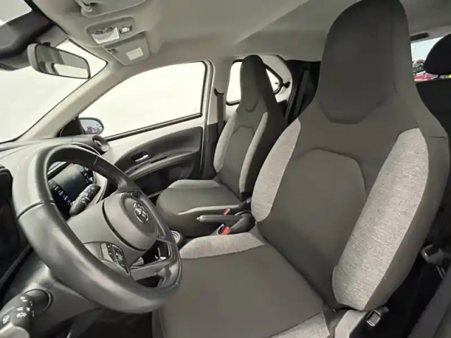 Toyota Aygo 1.0 s-cvt 72 dynamic — photo 17