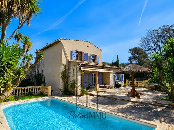 En exclusivité: Maison de caractère au Brusc dans un domaine