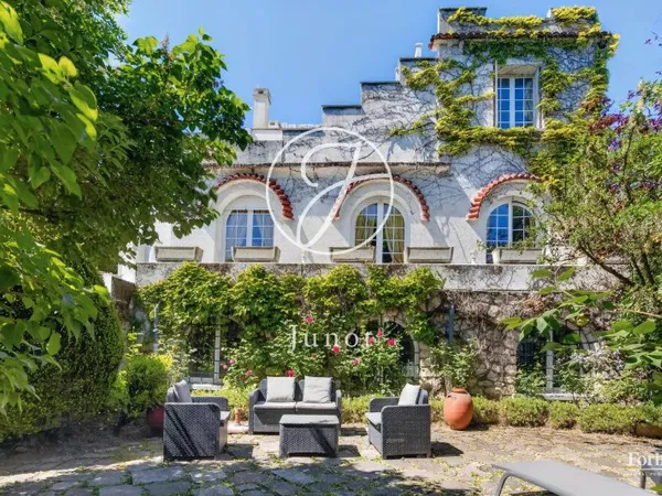 Suresnes - RAGUIDELLES - Maison 498m² - Terrain 1200m²