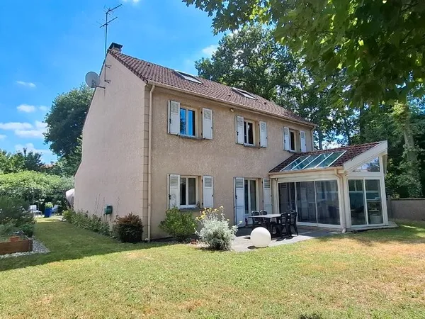 Maison RAFFRAICHIE 200m² - 25min Paris RER D - 5 ch. - DPE B - Yerres