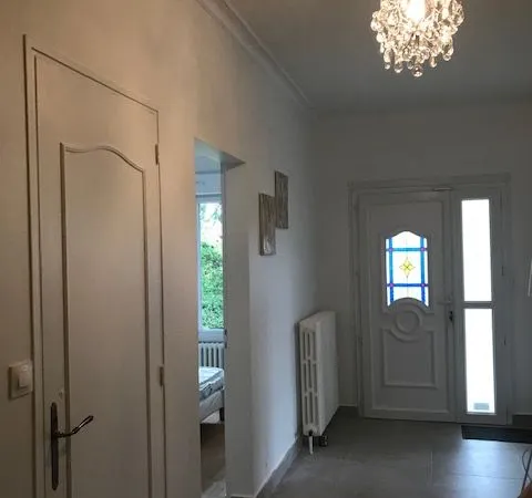 Standing et calme, grand jardin et parkings, deux logements indépendants