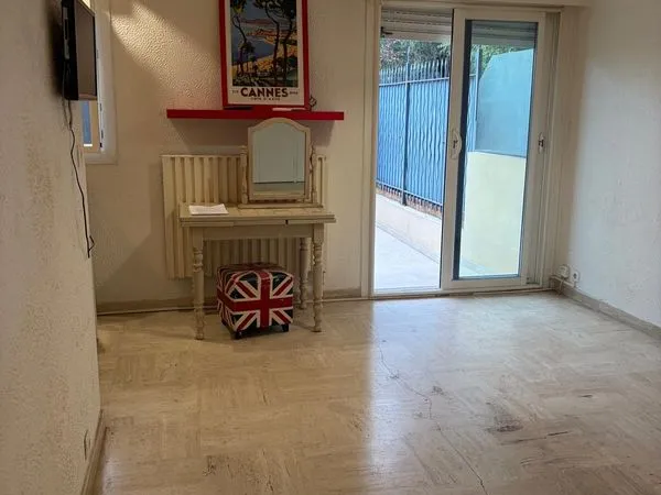Studio 21 m² avec terrasse 21 m² - Cannes, quartier Piscine des Oliviers