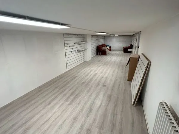 À louer - Espace de stockage de 200 m² - Cave + cellier - Colombes