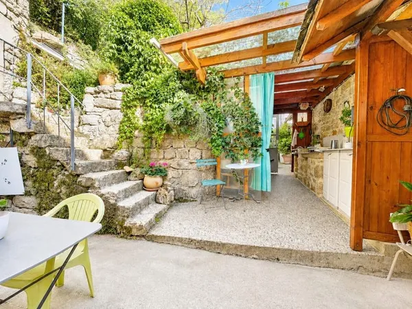 Ensemble immobilier de caractère à Salles-la-Source