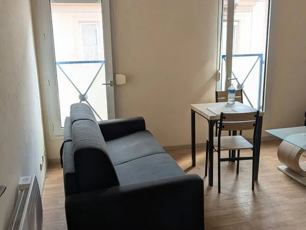 Agréable studio de 27m2 dans résidence sécurisée, à 2m à pied du métro