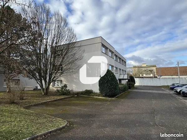 Bureaux 74 m²