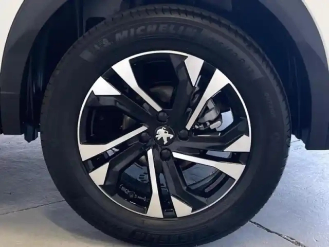 Peugeot 2008 1.2 puretech 130ch s&amp;s allure — photo 5