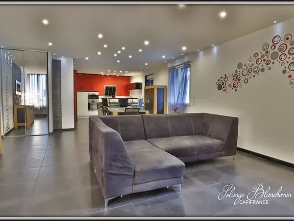 175 m² rénovés - 6 chambres - séjour 62 m² - garage 83 m² : une vraie maison familiale au coeur de N