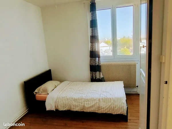 Sous-location chambre meublée