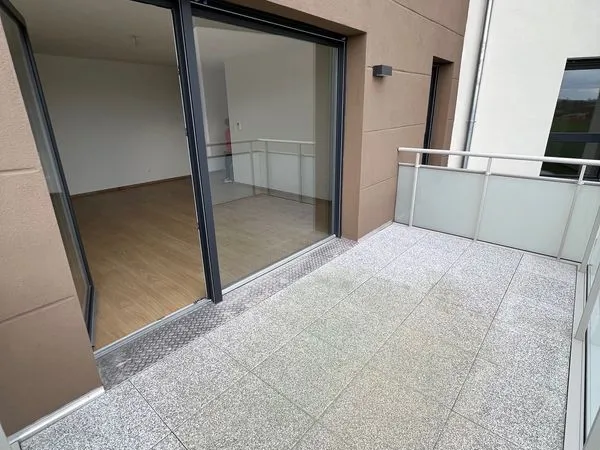 À louer - Bel appartement 2 pièces avec balcon de 8 m² et 2 parkings - Lingolsheim