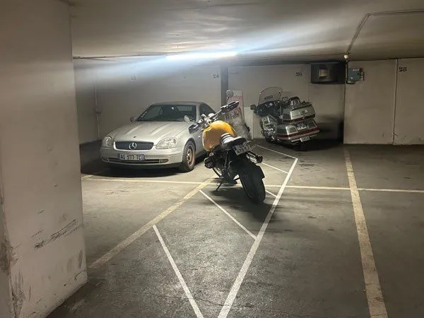 Parking: Emplacement moto / scoot - Rue des Francs-Bourgeois