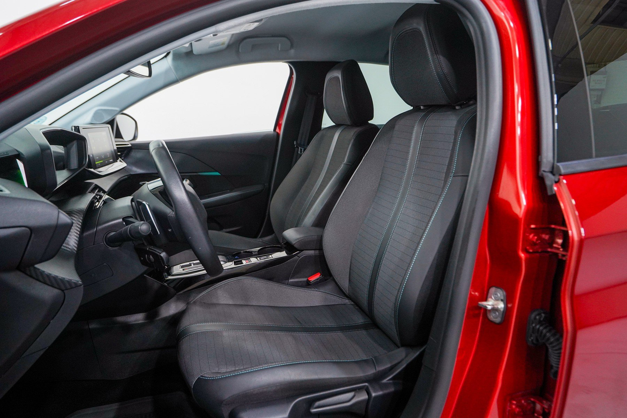 Peugeot 208 — photo 12