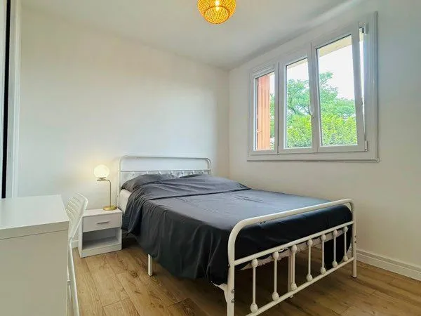 Chambre meublée aux portes de Lyon - Proche du T4 🚇 :