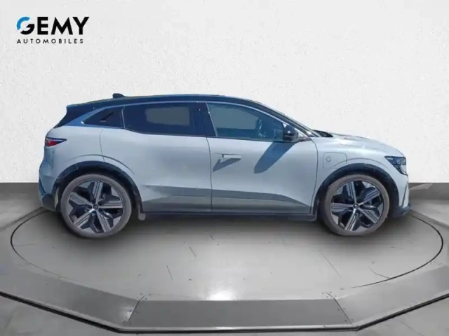 Renault Megane e-tech ev60 220 ch optimum charge — photo 4