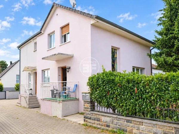 Maison individelle composée de 2 appartements