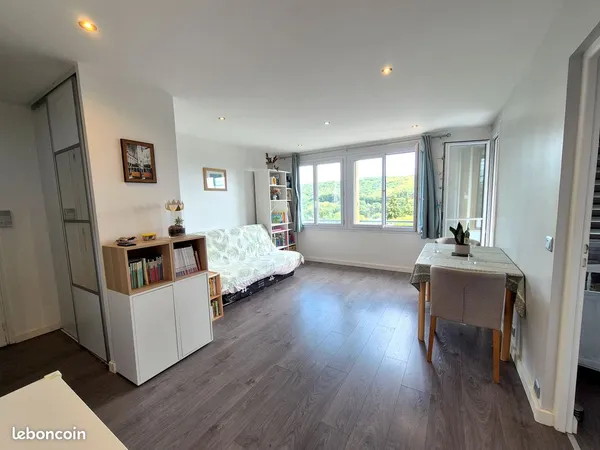 Appartement lumineux avec vue dégagée, au calme, avec balcon, à deux pas de la forêt - Très bon état