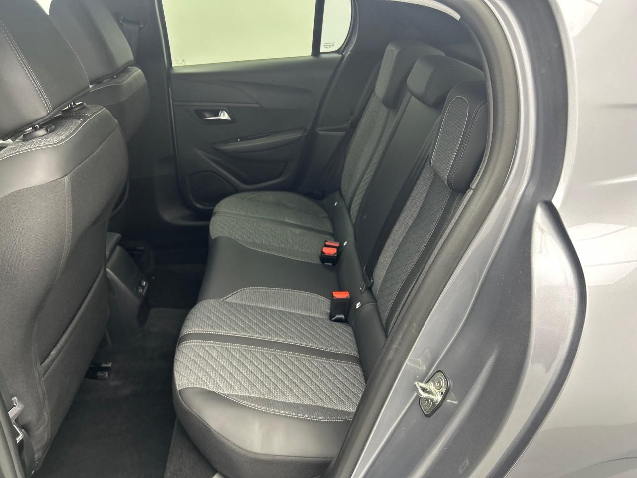 Peugeot 208 100 s&s bvm6 allure — photo 13