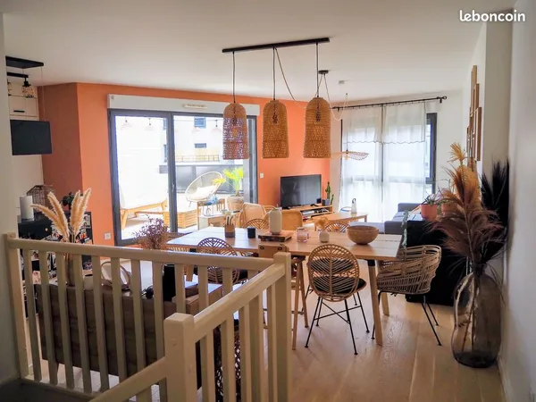 Appartement 85m2 refait a neuf - 3 chambres terasse et parking couvert
