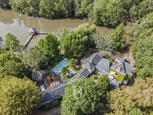 Vends propriété - 270 m²