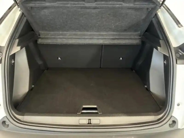 Peugeot 2008 e- 136ch gt pack — photo 13