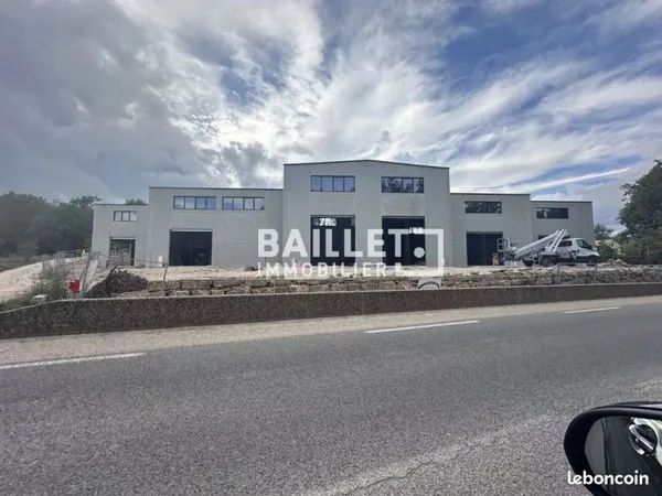 Local 236 m² Fayence