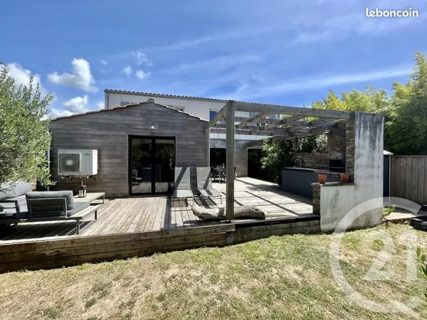Villa 6 pièces 147 m²