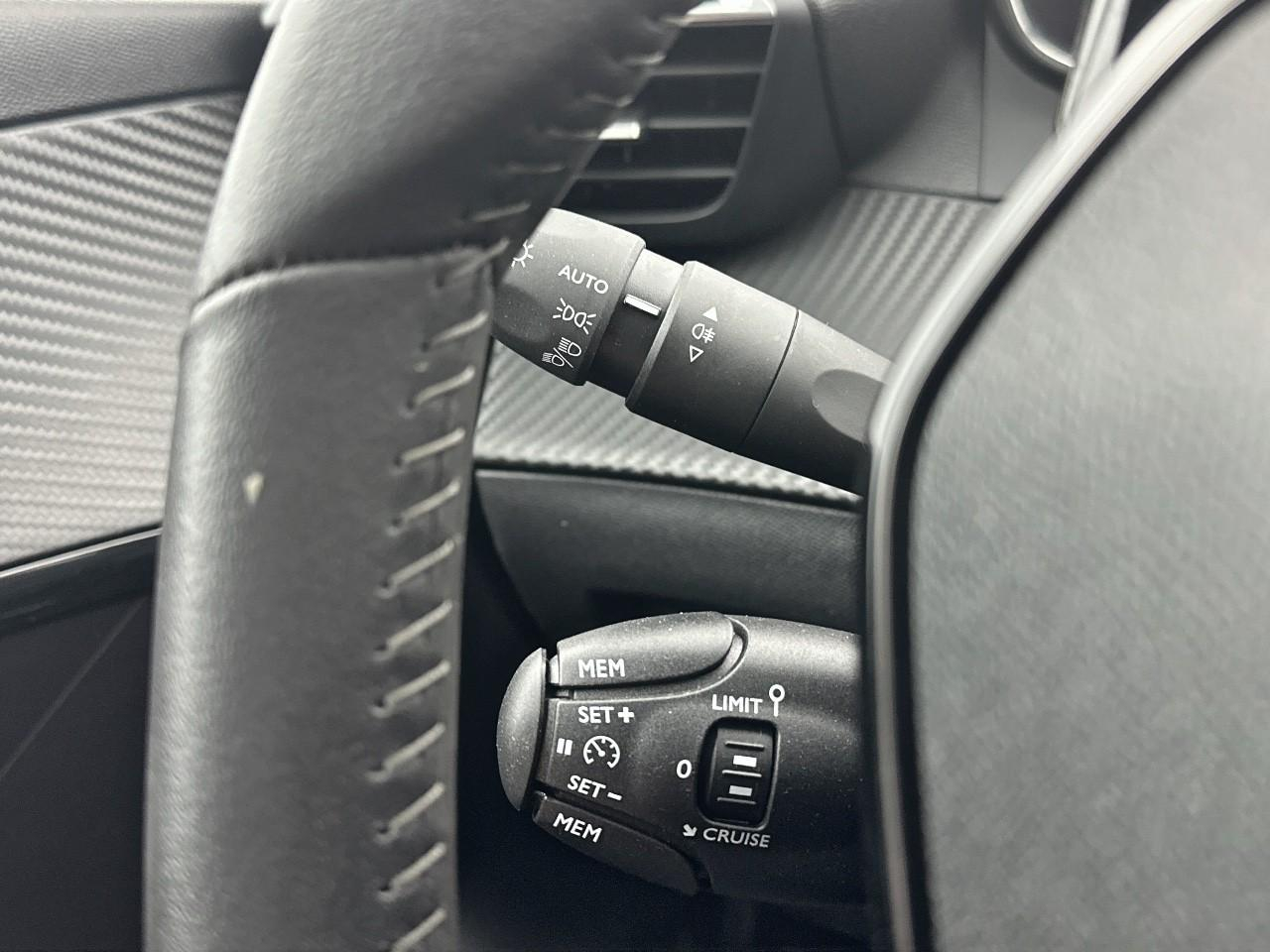 Peugeot 208 puretech 100 s&s bvm6 style — photo 17