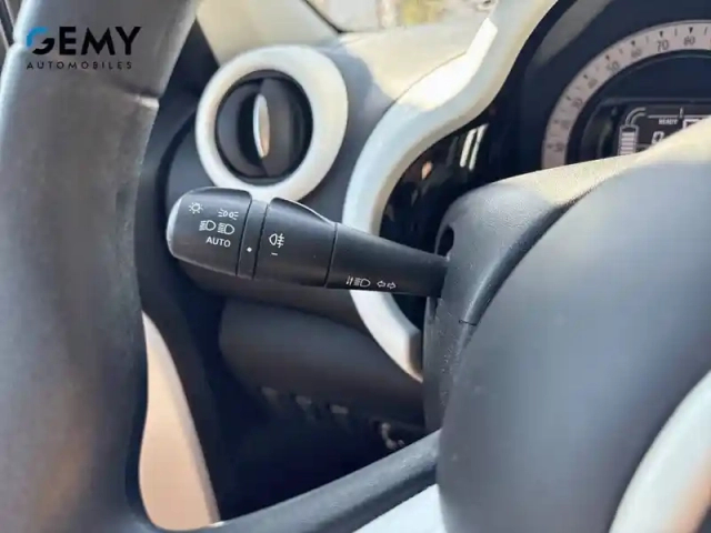 Renault Twingo iii e-tech — photo 17