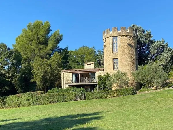 Château 3 pièces 120 m²