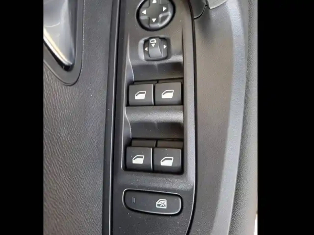 Peugeot 2008 electrique 54 kwh 156 ch — photo 19