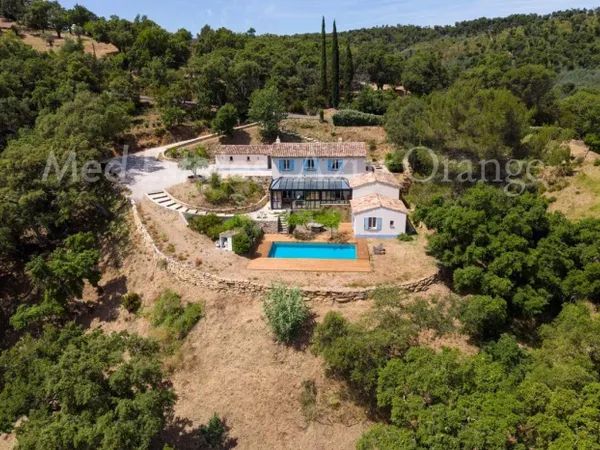 Calme et vues magnifiques à deux pas de Grimaud